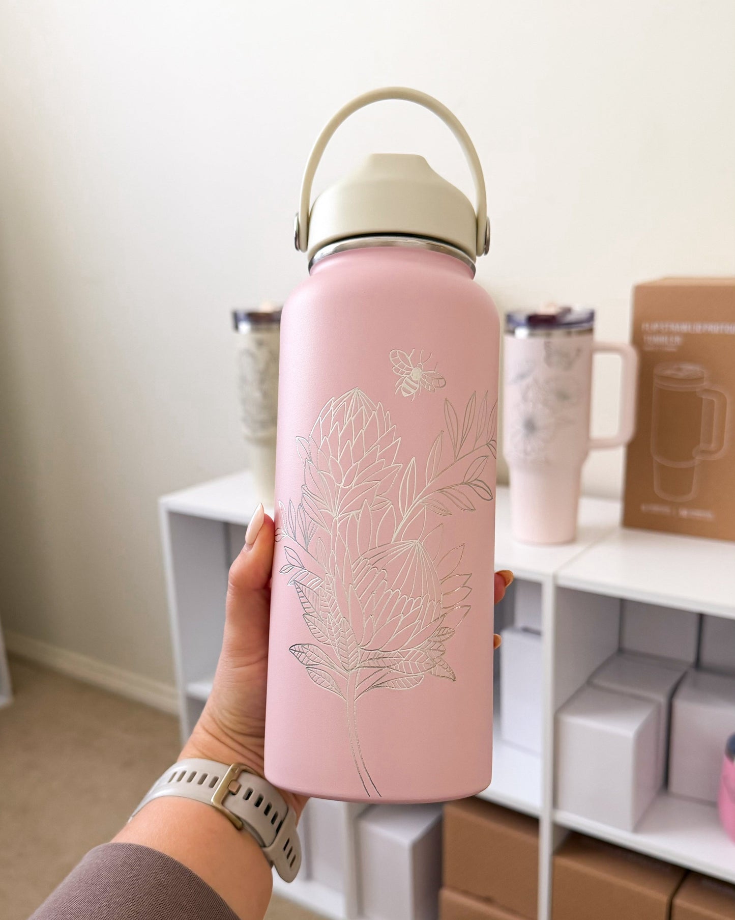 Hand Engraved 32oz Drink Bottle | Baby Pink Flora