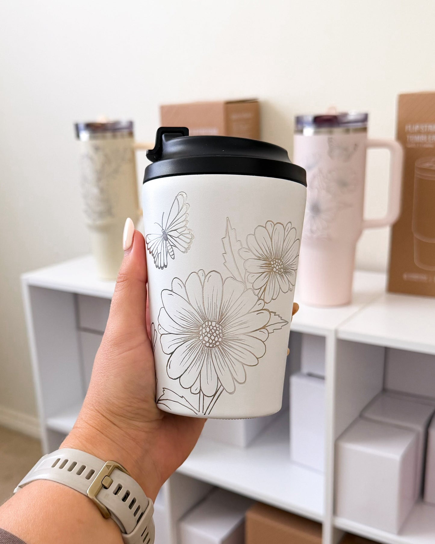Hand Engraved 12oz Coffee Cup | White Daisy